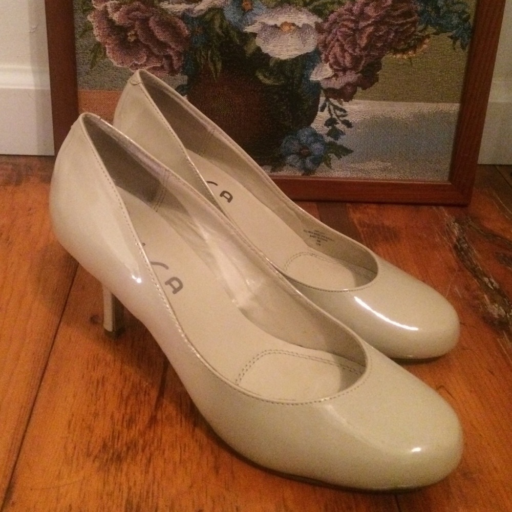 COPY - Unisa classic pump